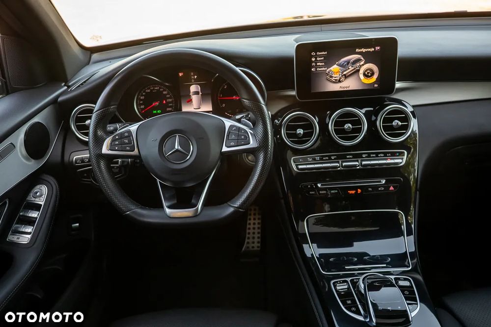 Mercedes-Benz GLC 250 d 4Matic 9G-TRONIC AMG Line - 32