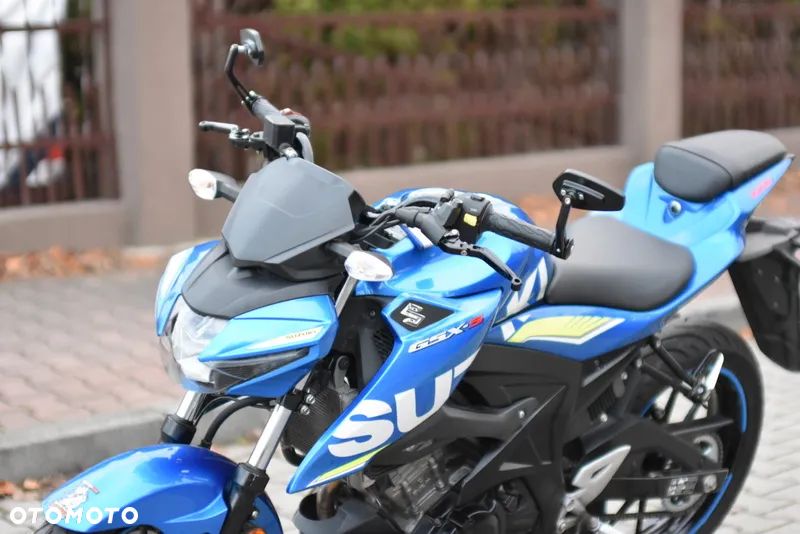 Suzuki GSX - 26