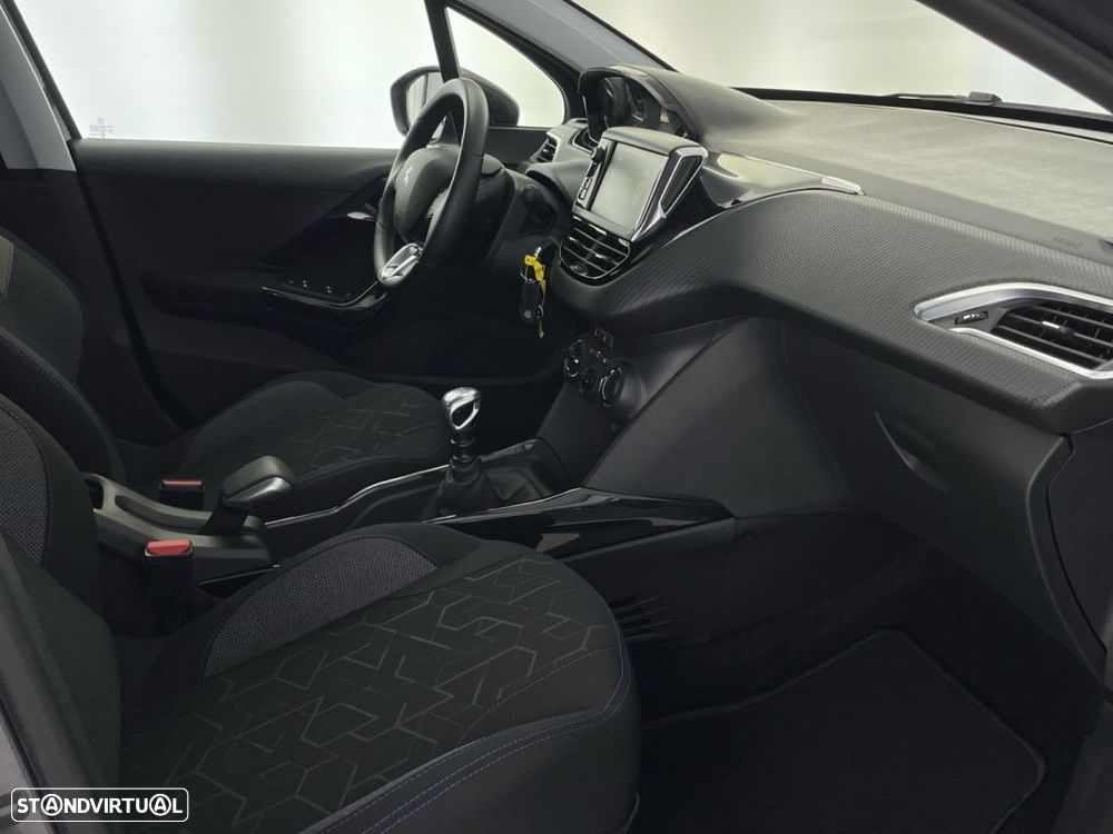 Peugeot 2008 1.2 PureTech Signature - 22