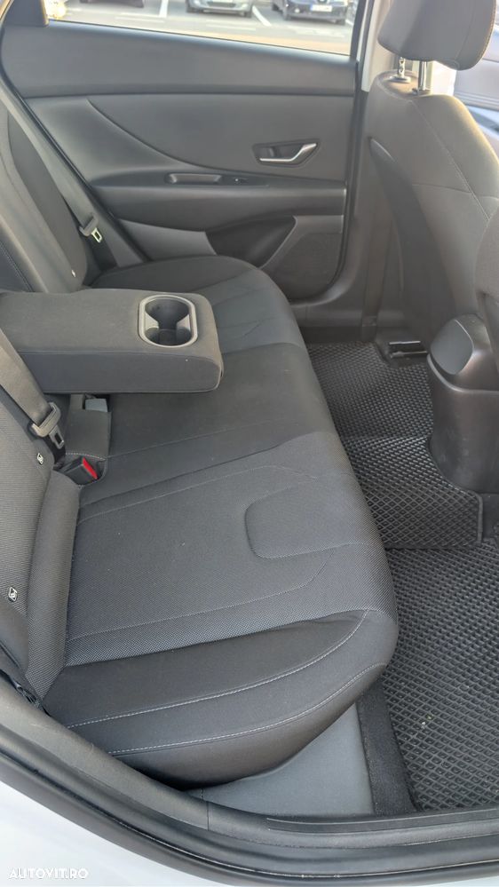 Hyundai Elantra - 9