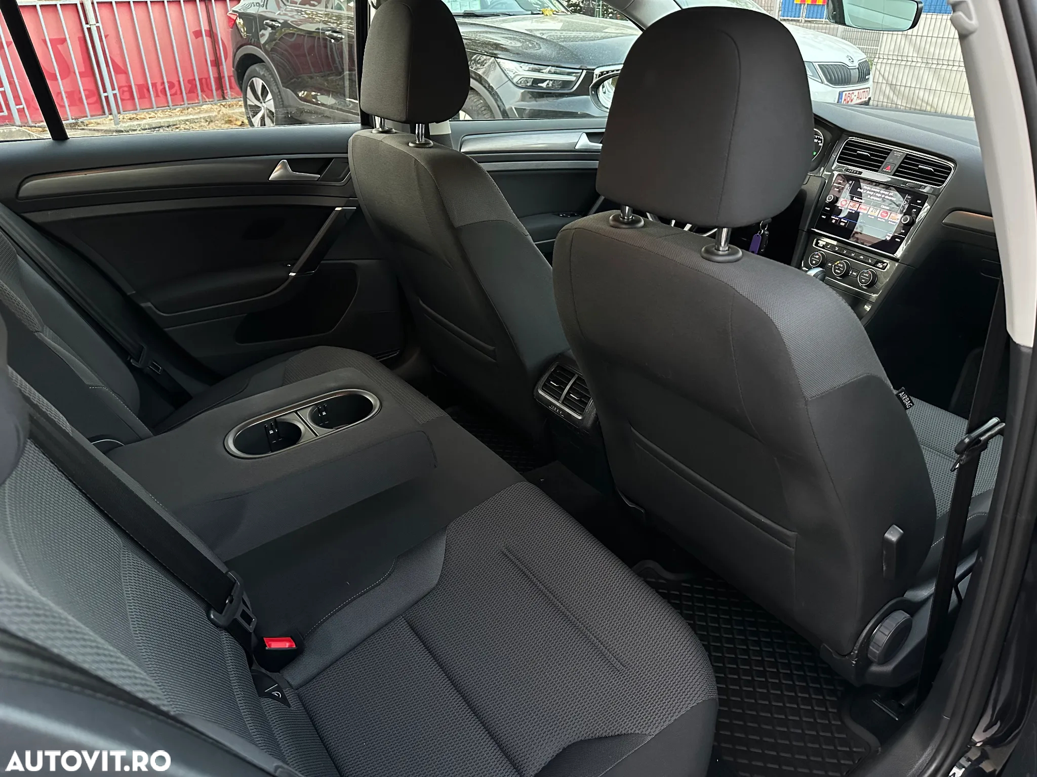 Volkswagen Golf - 12