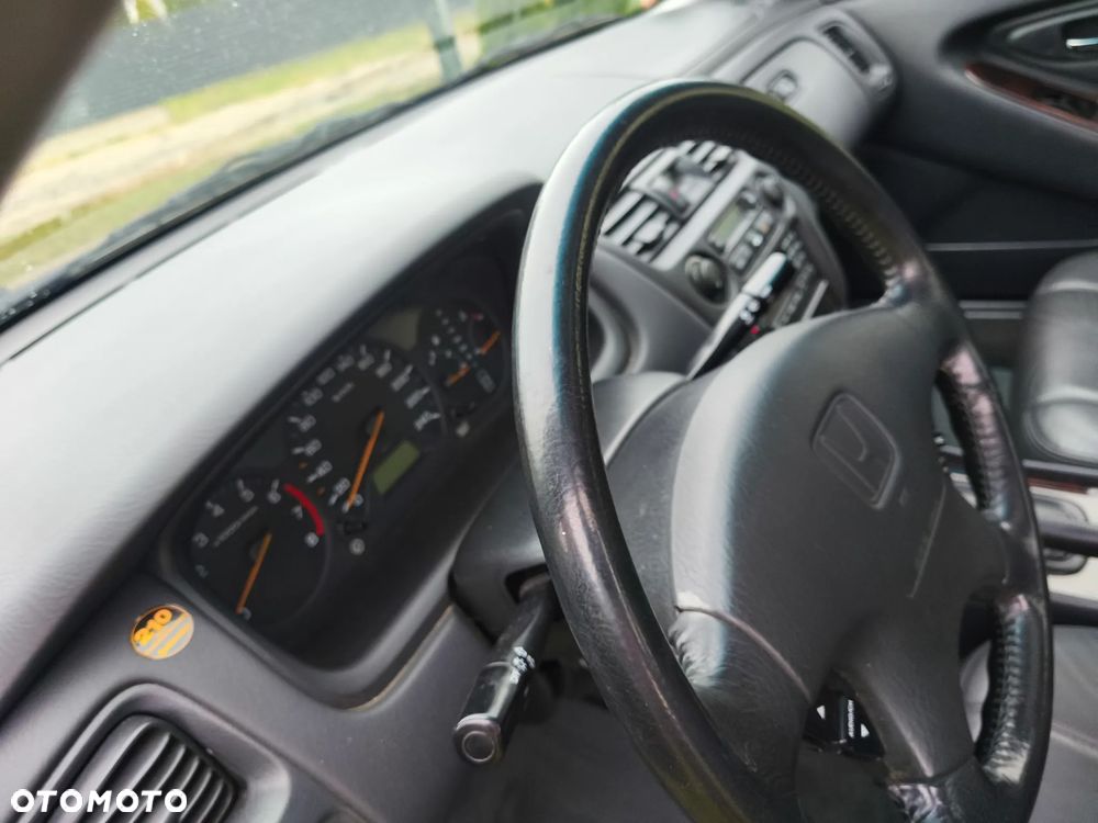 Honda Accord 3.0i ES - 24