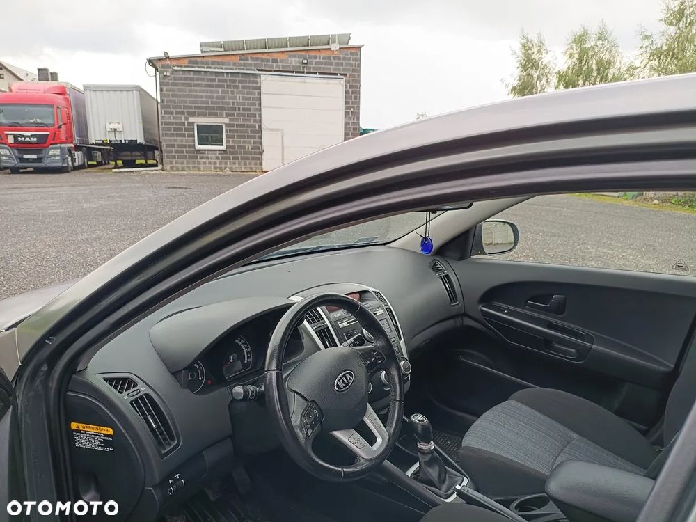 Kia Ceed - 11