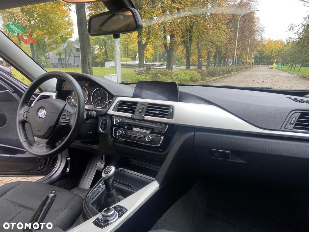 BMW Seria 3 318d Touring Advantage - 14