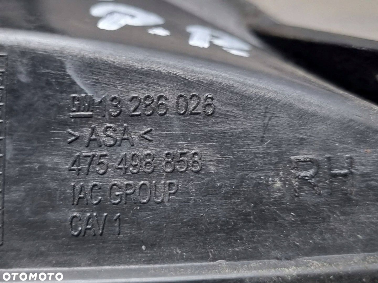Opel Corsa D 2012 Przód strona prawa Krata halogenu - 11