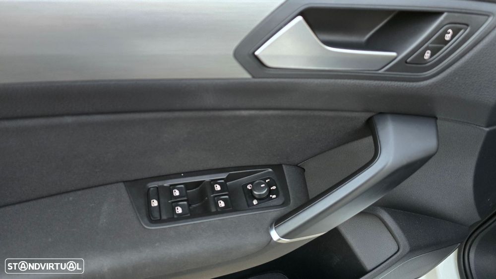 VW Touran 1.6 TDI Confortline - 9