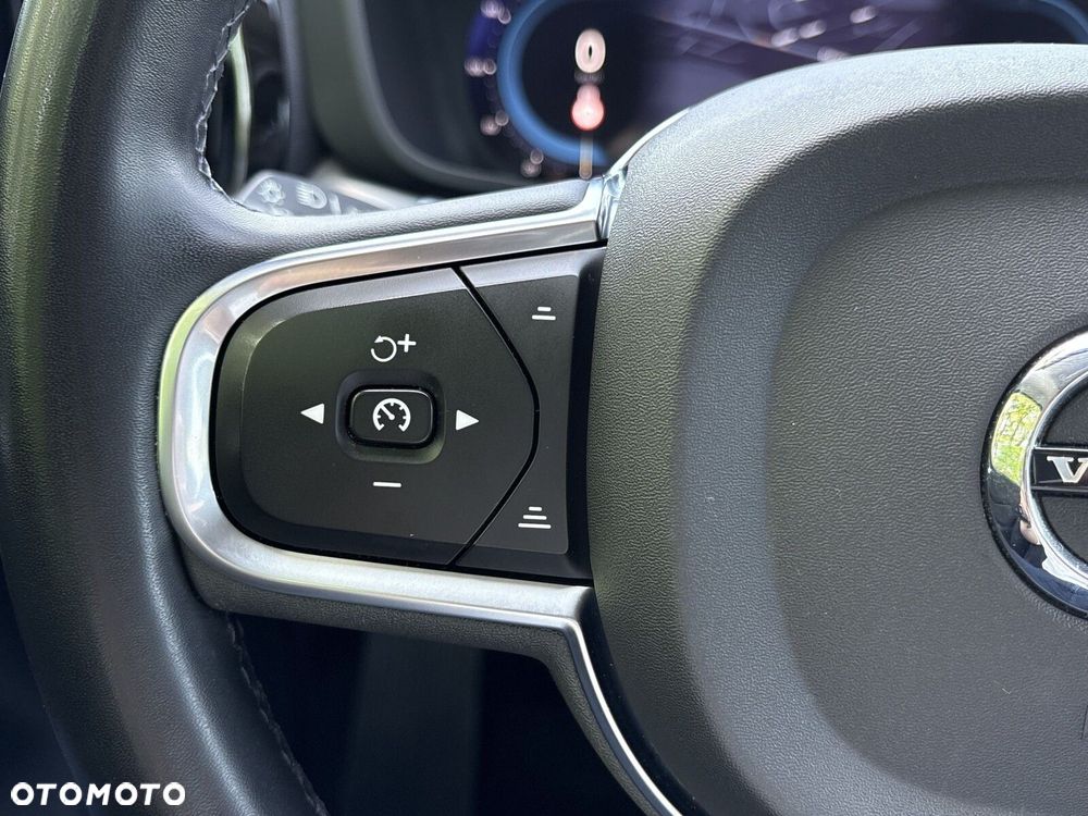 Volvo XC 60 B4 B Momentum Pro - 23