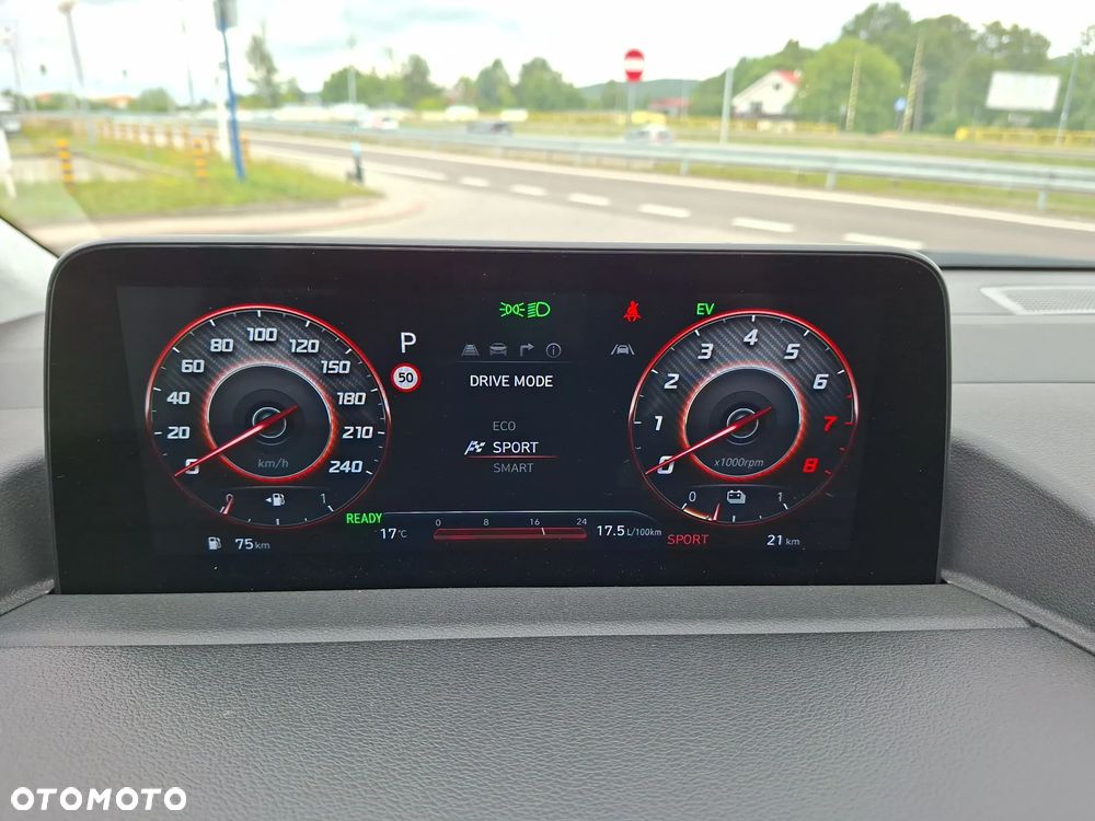 Hyundai Staria 1.6 T-GDI HEV Luxury - 16