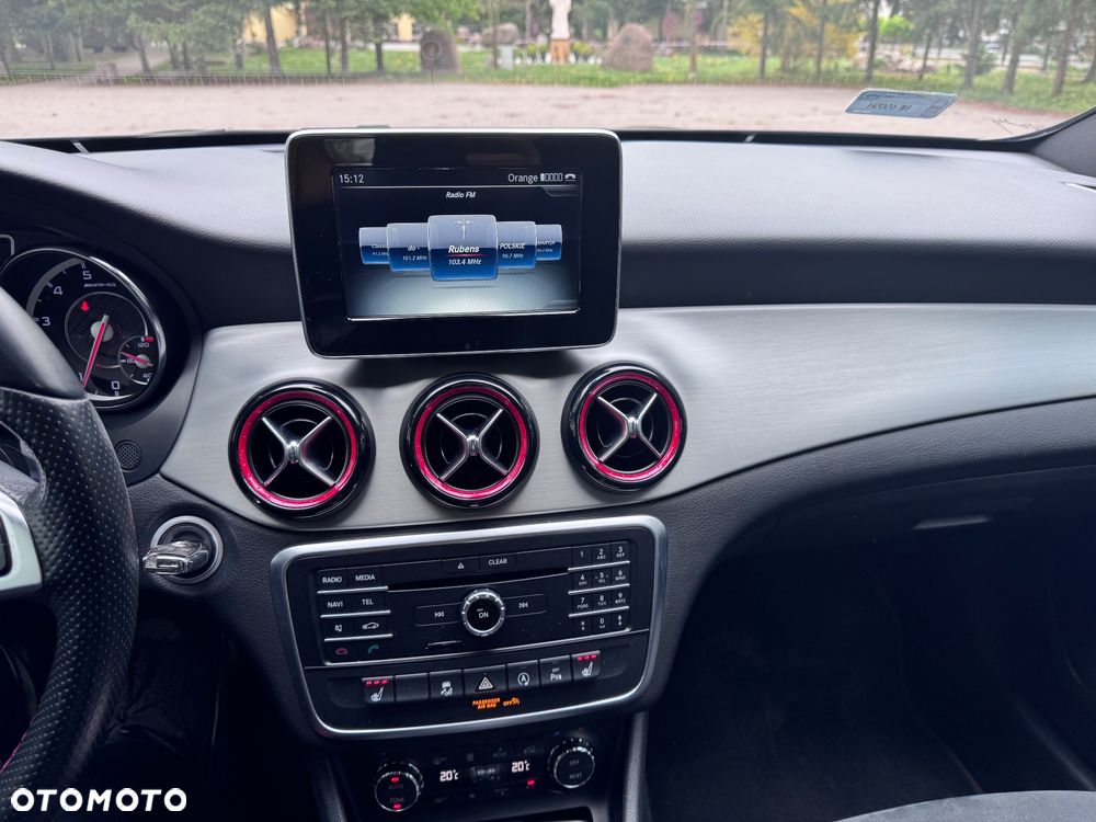 Mercedes-Benz GLA - 12