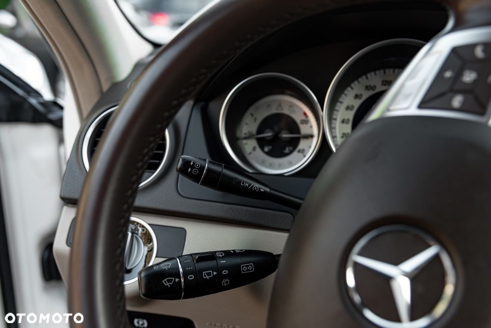 Mercedes-Benz Klasa C 250 CDI DPF 4Matic (BlueEFFICIENCY) 7G-TRONIC - 30