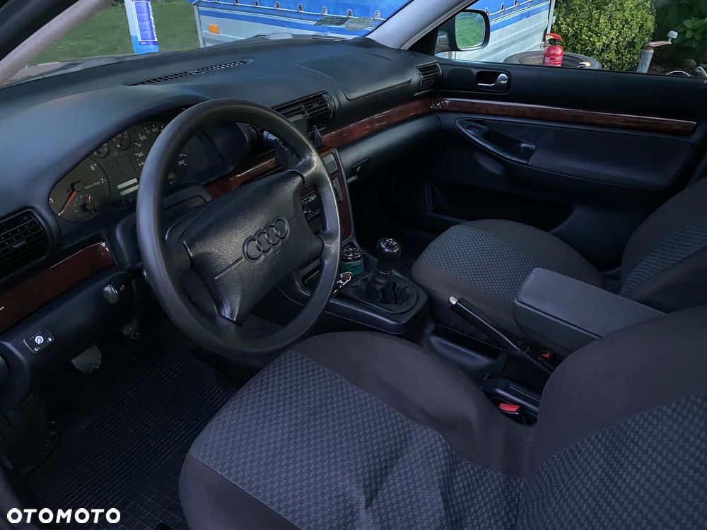 Audi A4 Limousine 1.8 - 7