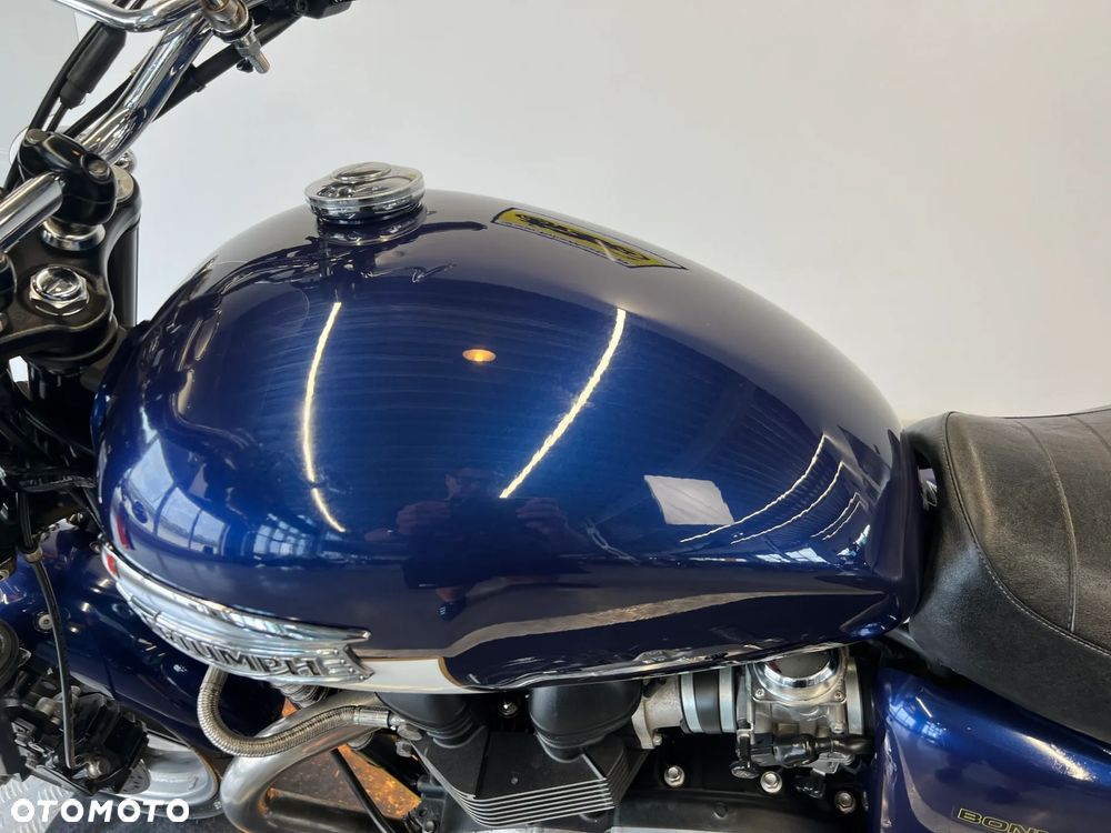 Triumph Bonneville - 9