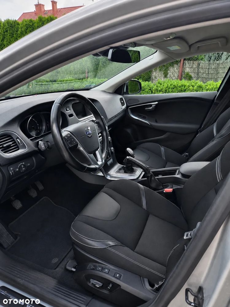 Volvo V40 D2 Momentum - 12