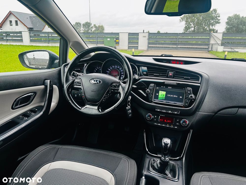 Kia Ceed 1.6 CRDi 136 ISG Dream Team Edition - 18