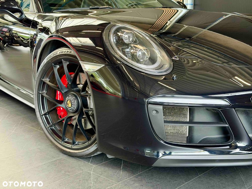 Porsche 911 Carrera 4 GTS PDK - 30