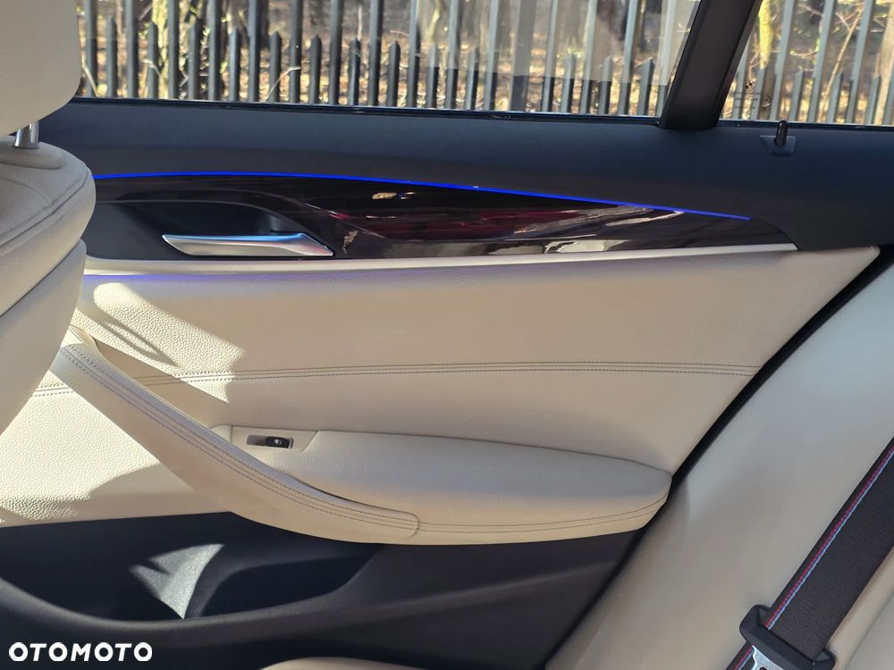 BMW Seria 5 520d xDrive M Sport sport - 9