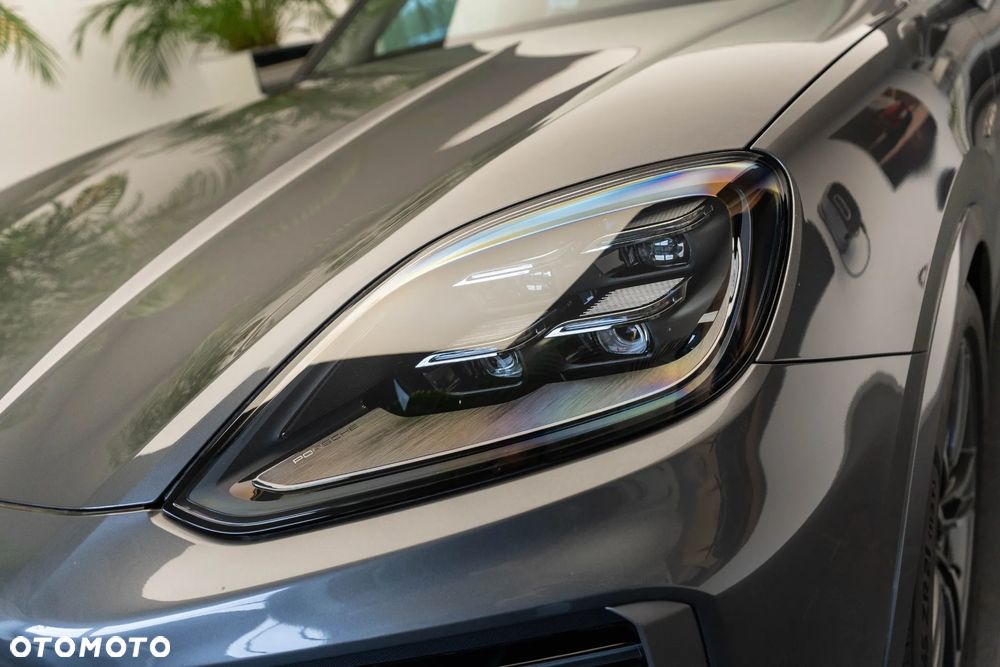 Porsche Cayenne Turbo E-Hybrid PHEV - 36