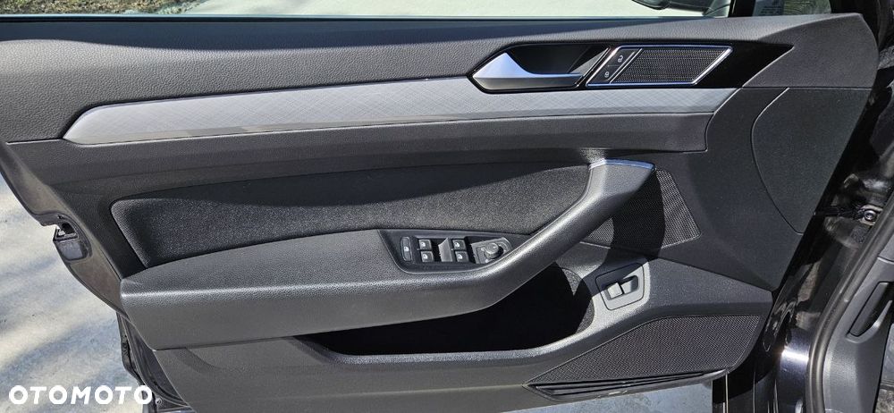 Volkswagen Passat Variant 2.0 TSI Business DSG - 31