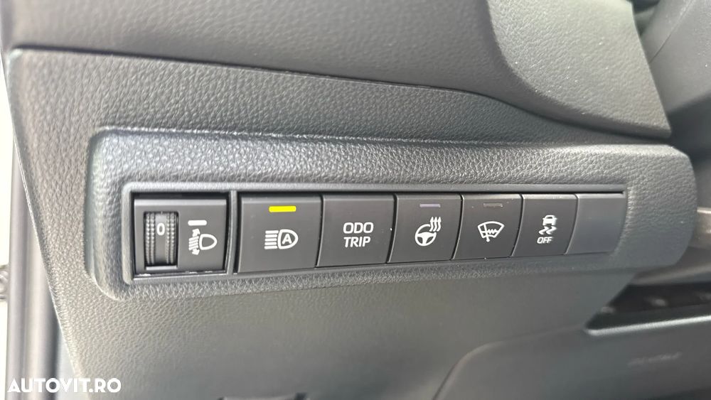 Toyota Corolla 1.8 HSD Business - 18