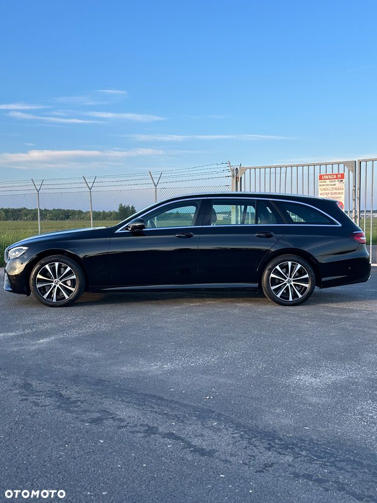 Mercedes-Benz Klasa E 300 9G-TRONIC AMG Line - 3