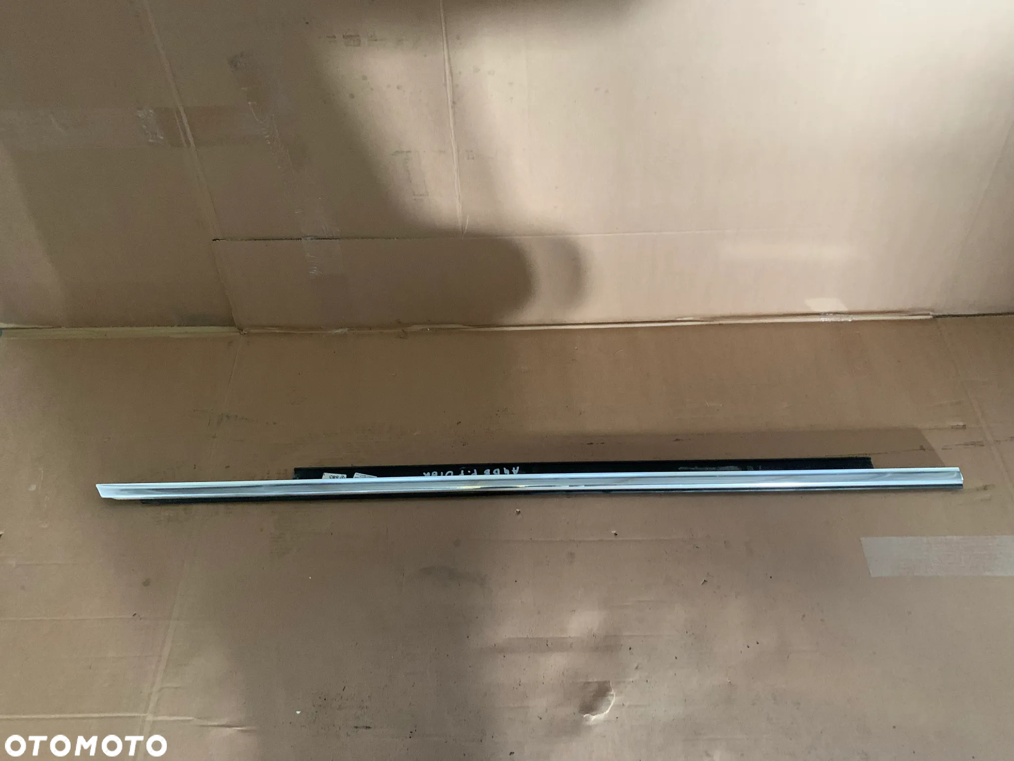 Listwa zgarniająca drzwi chrom prawy przód przednia prawa Audi A4 B8 8K0853284H - 2