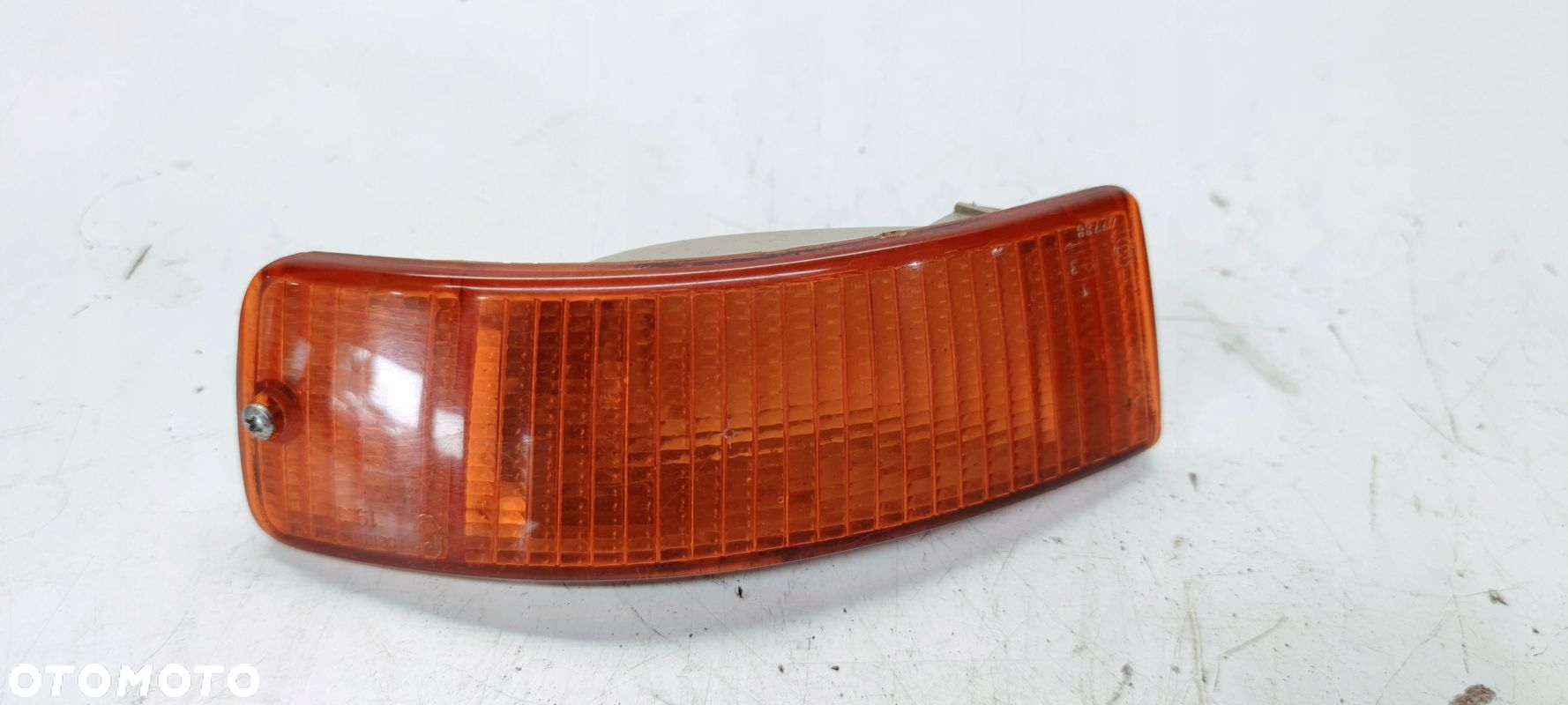 KIERUNKOWSKAZ ZE ZDERZAKA LEWY AUDI 80 B4 895953049A - 2