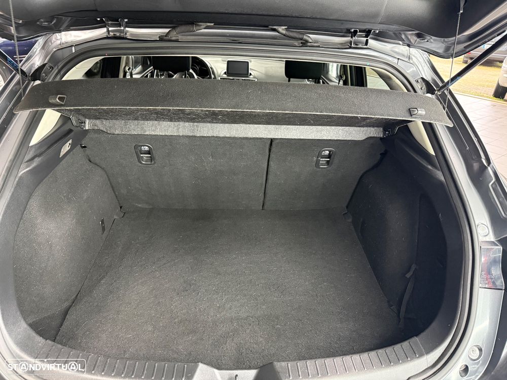 Mazda 3 Hatchback - 14