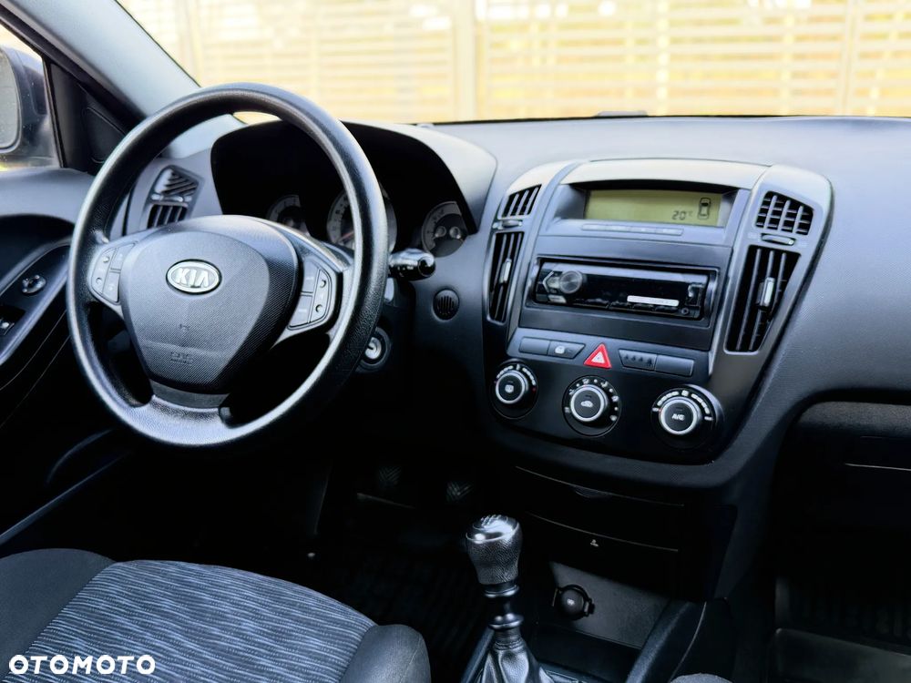 Kia Ceed - 13
