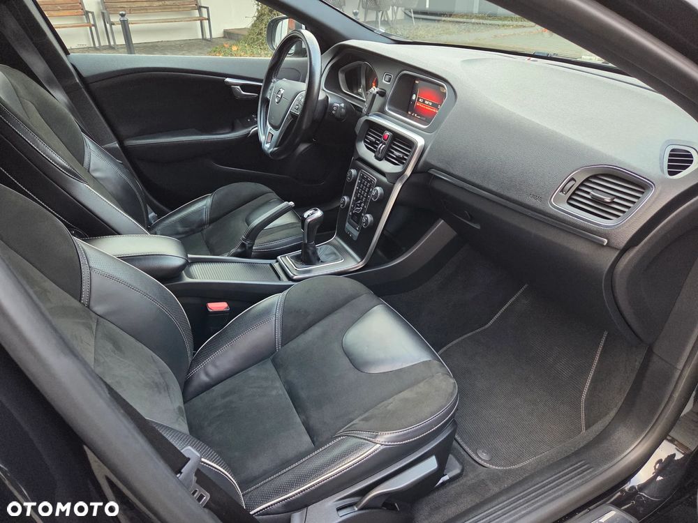 Volvo V40 D3 Drive-E R-Design Momentum - 27