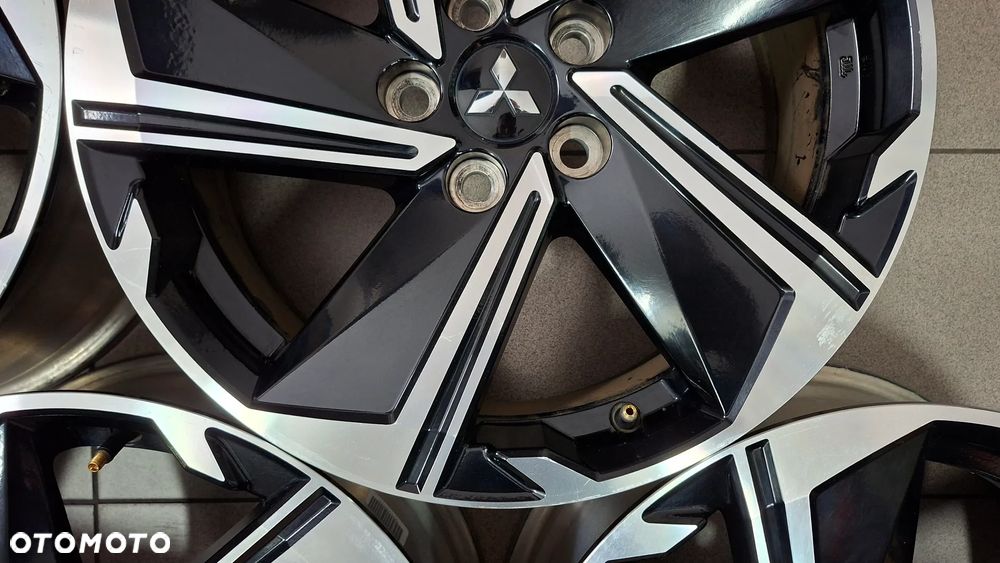 Felgi Aluminiowe 18 Mitsubishi Eclipse Cross 5x114.3 ET 38 - 9
