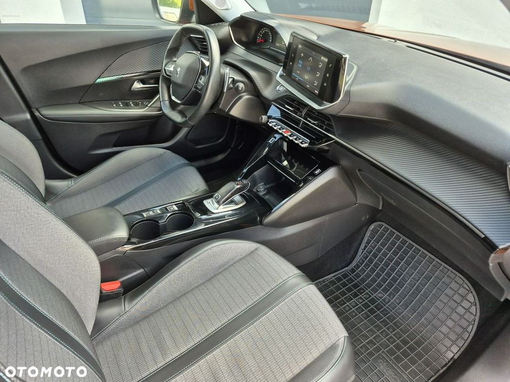 Peugeot 2008 - 8