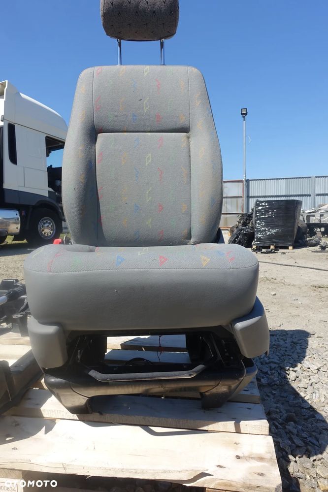 FOTEL LEWY KIEROWCY VW T5 - 2
