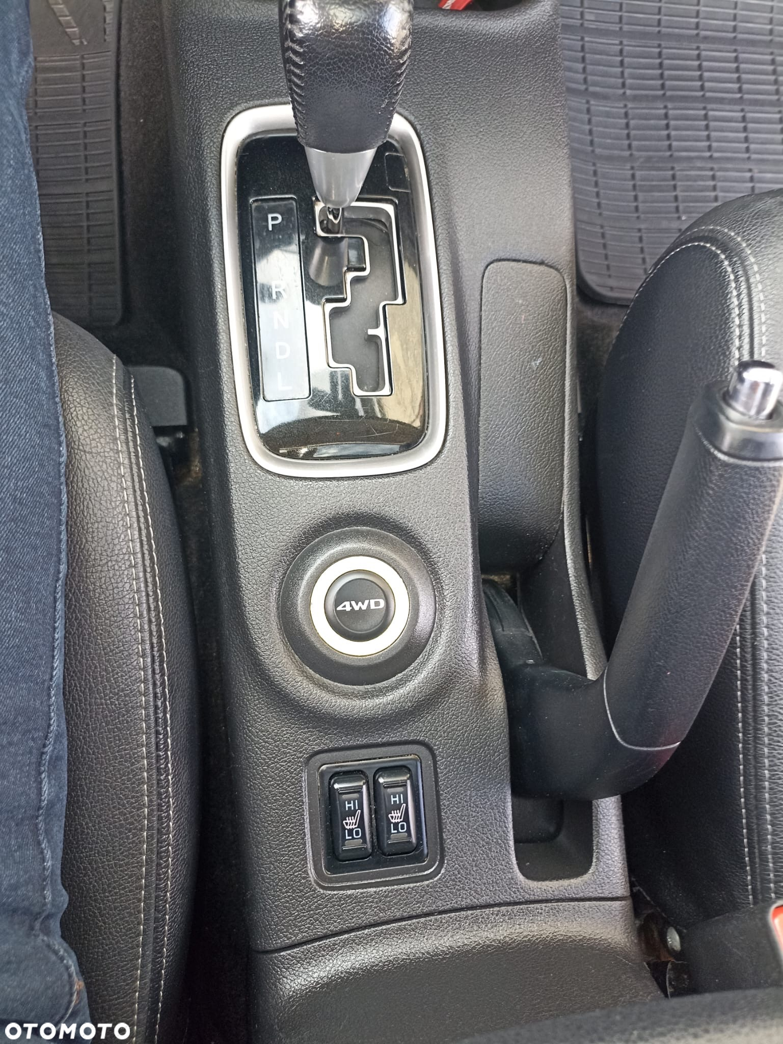 Mitsubishi Outlander - 12