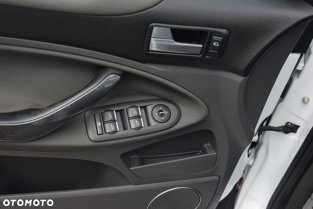 Ford Kuga - 27