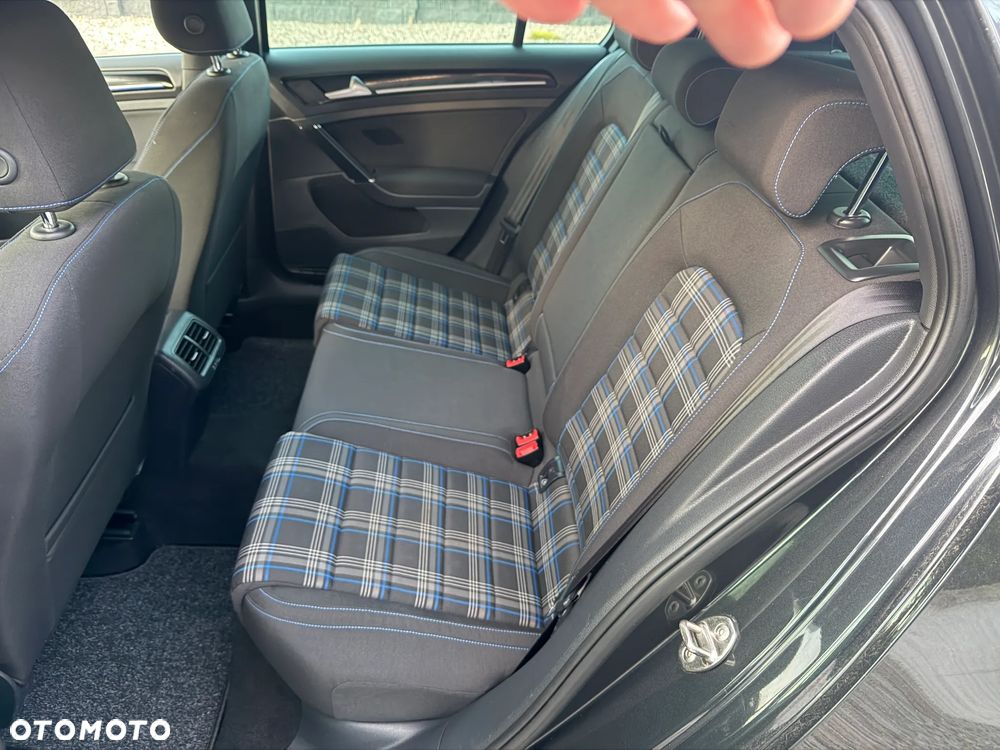 Volkswagen Golf - 19