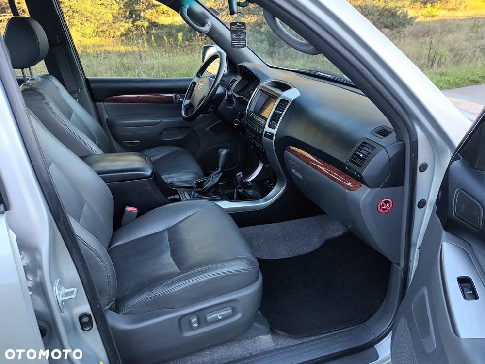 Toyota Land Cruiser - 20