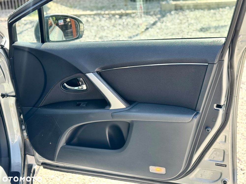 Toyota Avensis 1.8 Sol plus NAVI - 16