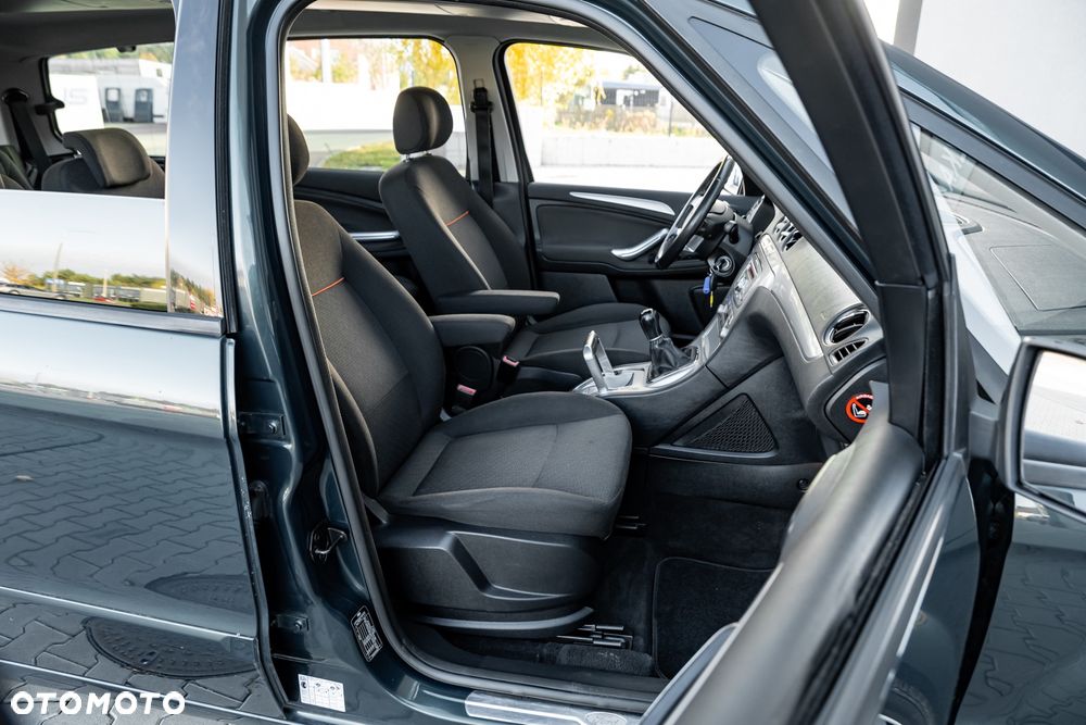 Ford Galaxy 2.0 Ambiente - 24