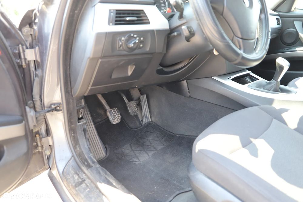BMW Seria 3 320d - 10