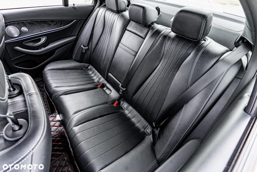 Mercedes-Benz Klasa E 300 9G-TRONIC AMG Line - 24