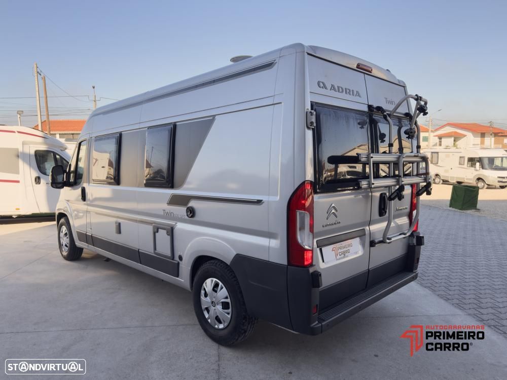 Adria Twin 600 SPT cama transversal - 46