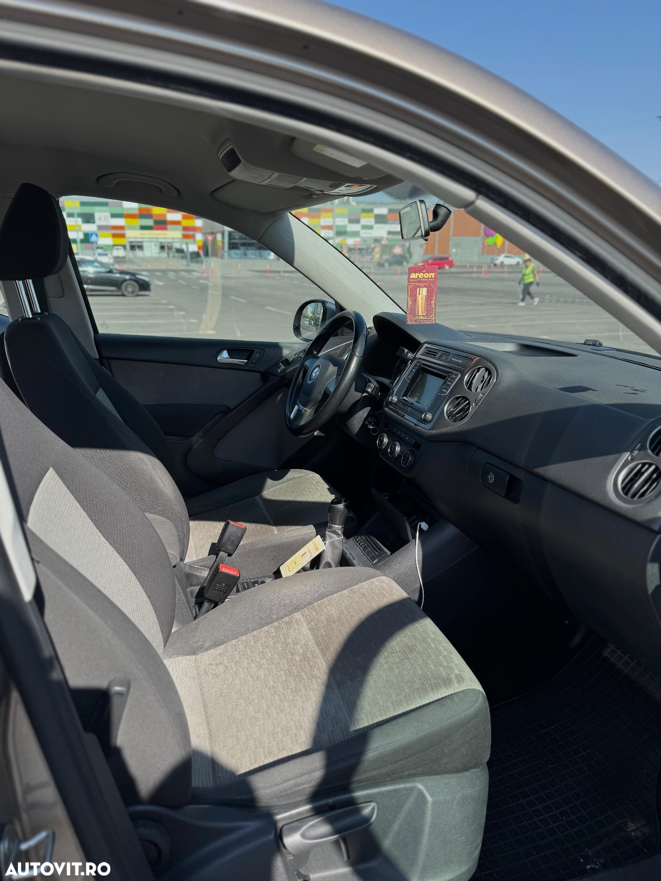 Volkswagen Tiguan 2.0 TDI 4Motion BMT Sport & Style - 9