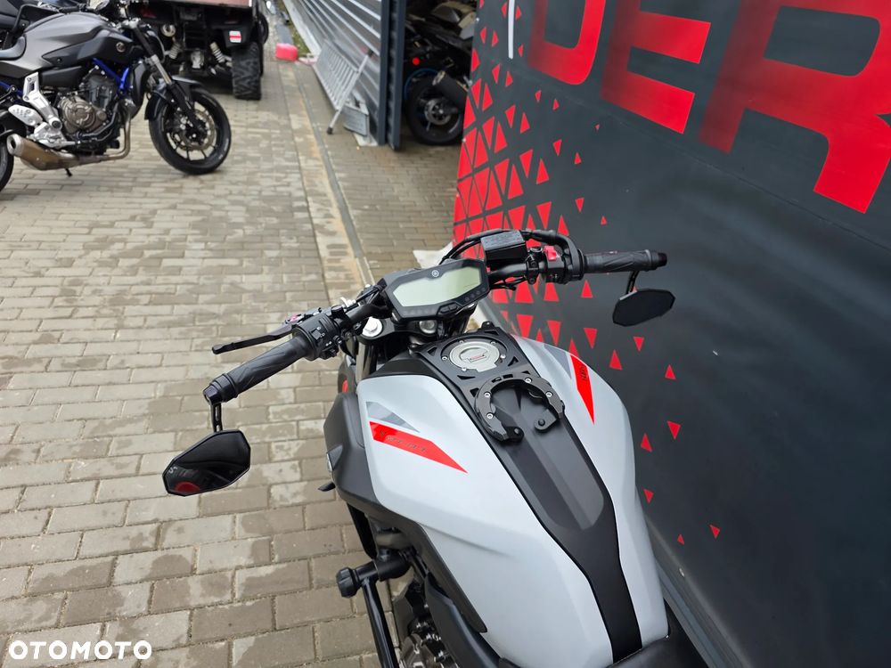 Yamaha MT - 9