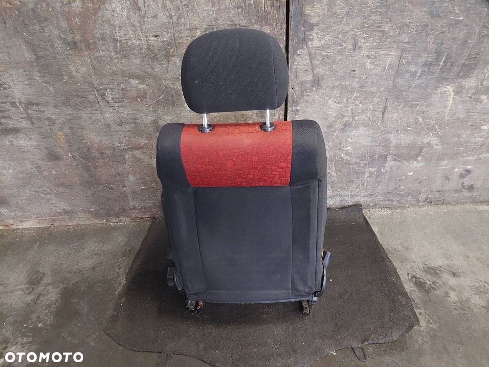 FOTEL LEWY PRZÓD OPEL ZAFIRA A - 4