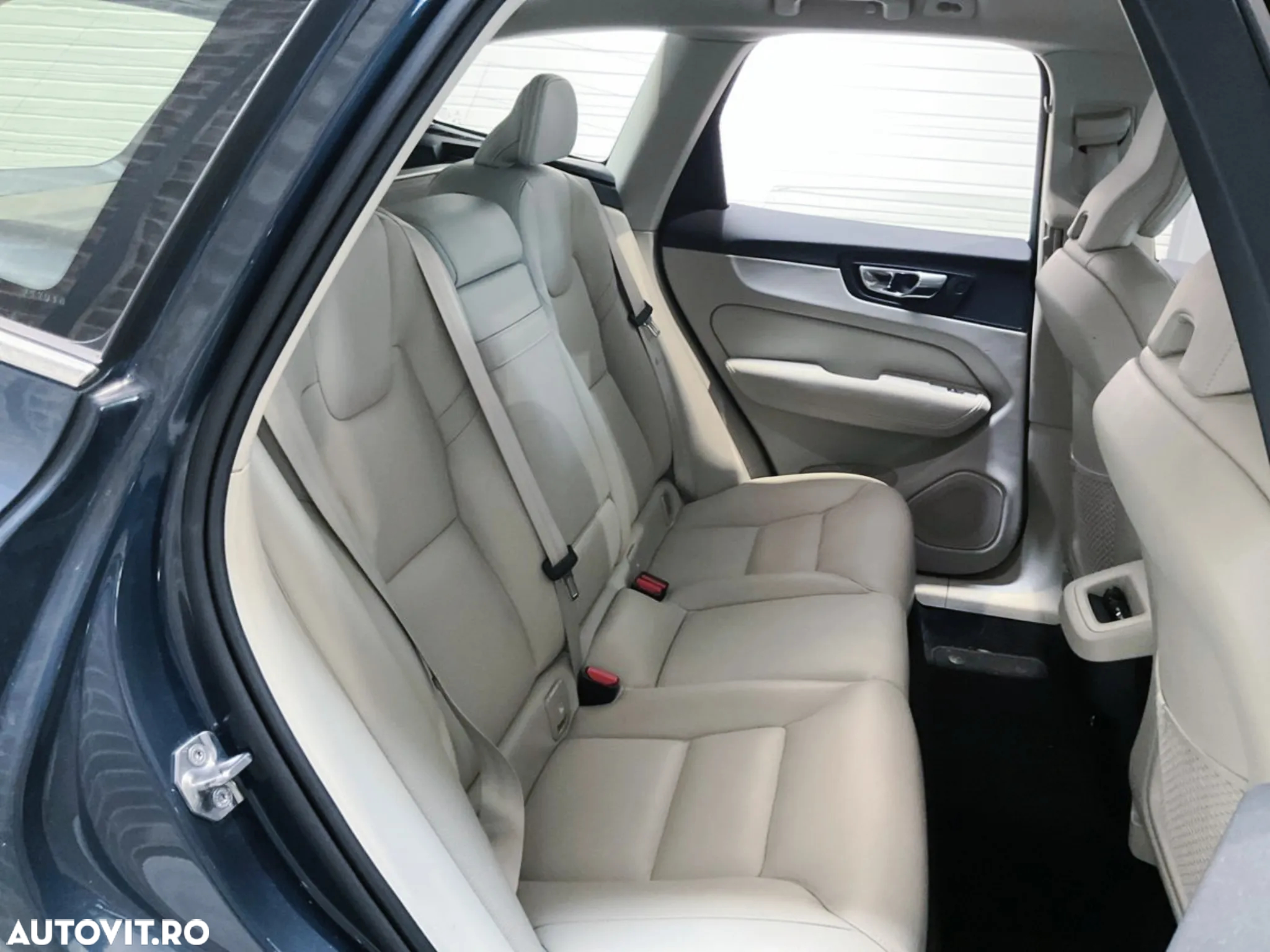 Volvo XC 60 D4 Momentum - 8