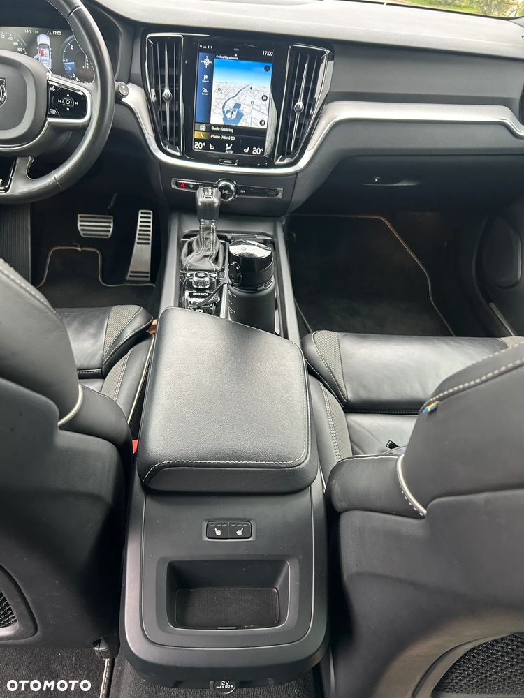 Volvo V60 B4 D R-Design - 16