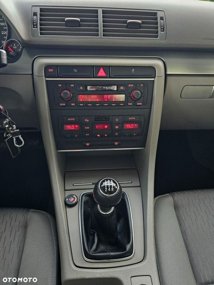 Audi A4 Limousine - 13