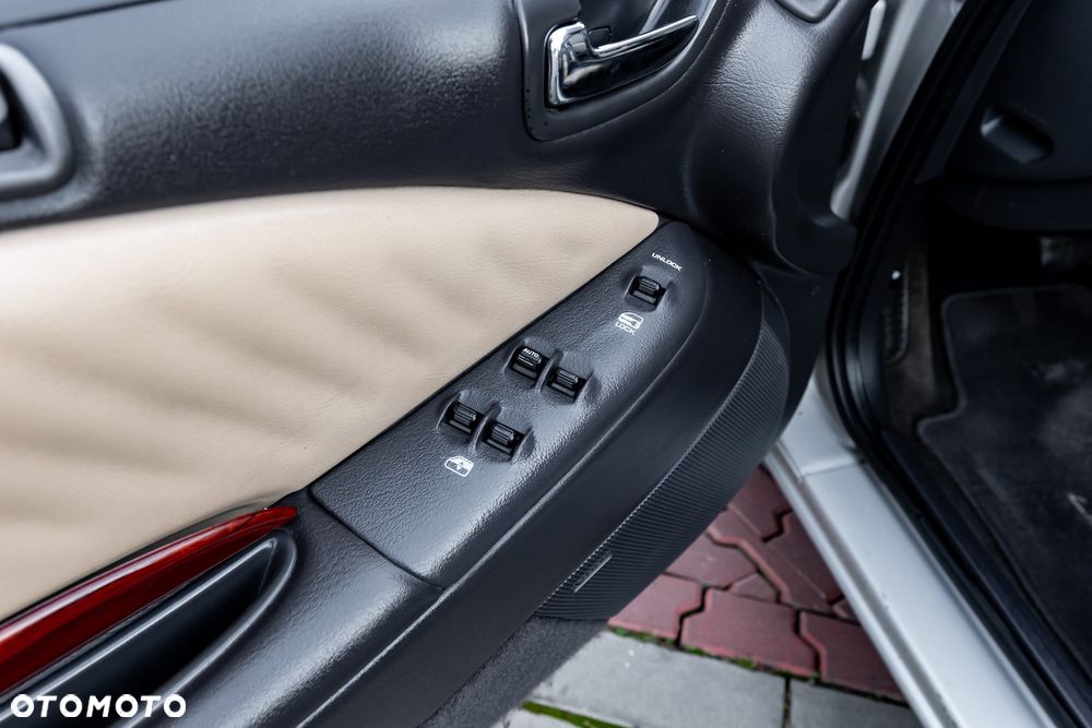 Chrysler Stratus - 17