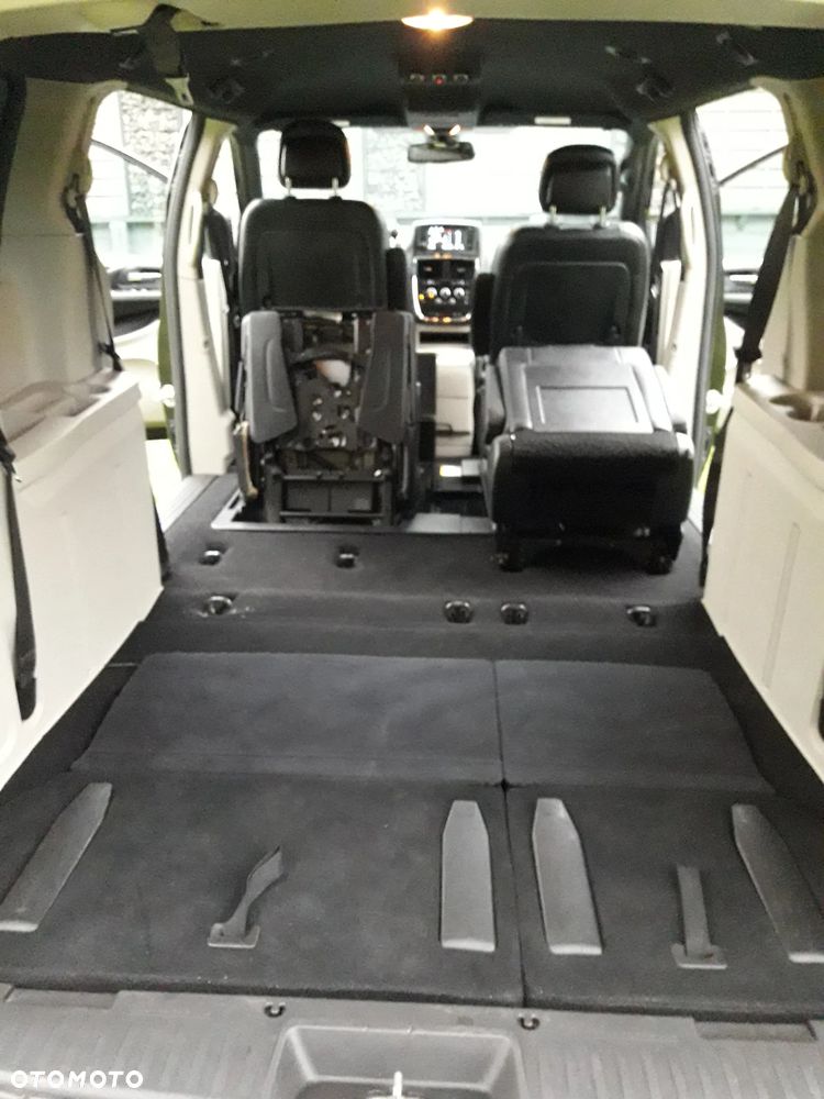 Dodge Grand Caravan - 20