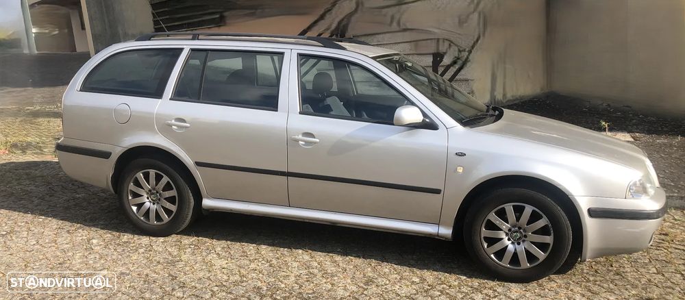 Skoda Octavia Break 1.6 Ambiente - 1